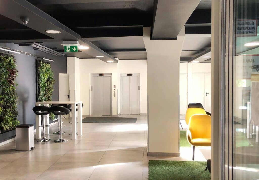 A Professional’s Guide to Cleaning Commercial Tile Floors